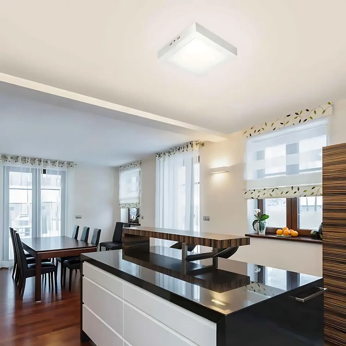 Projeto de iluminação com plafon em cozinha integrada